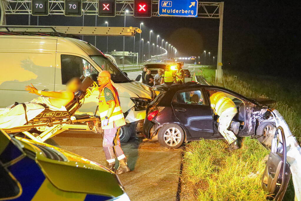Enorme schade bij aanrijding op snelweg
