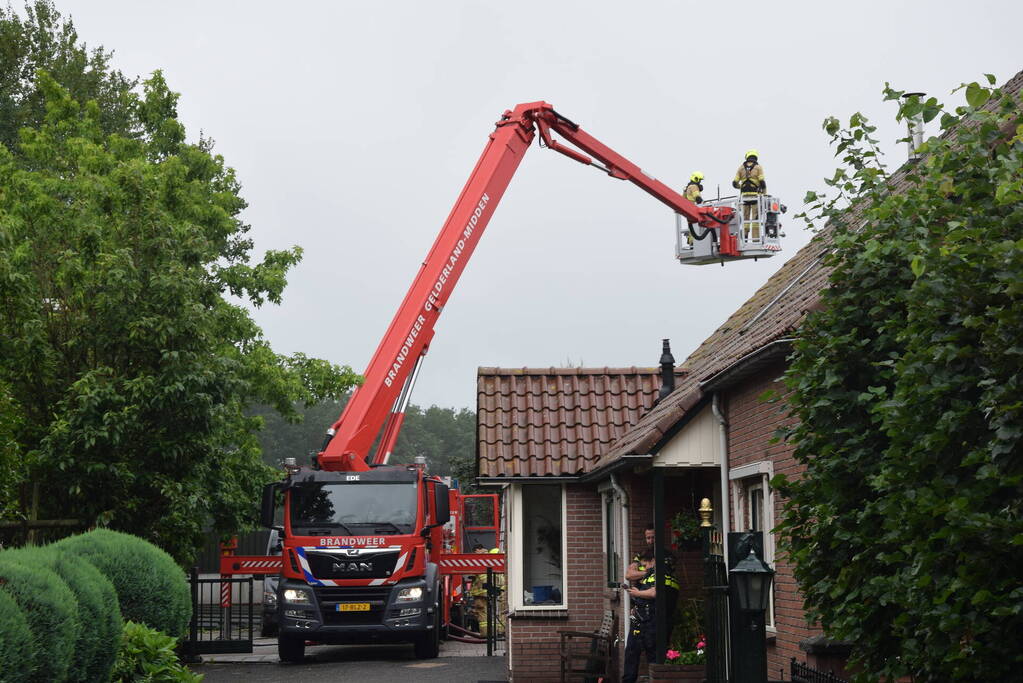 Uitslaande brand in houtverwerkingsbedrijf