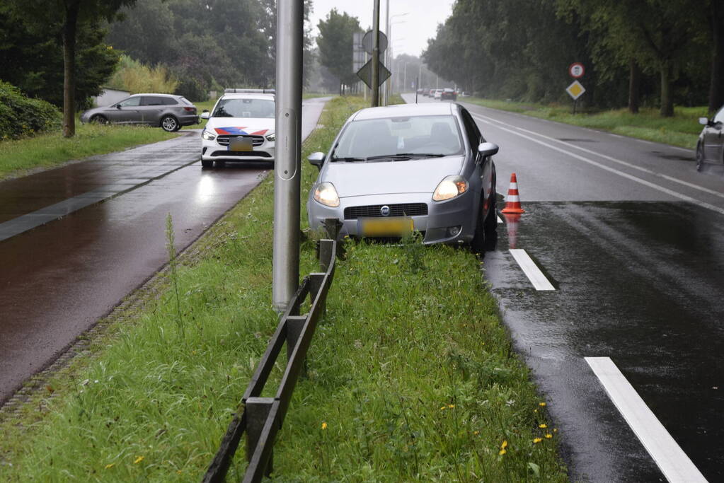 Eenzijdige aanrijding tegen wegafscheiding