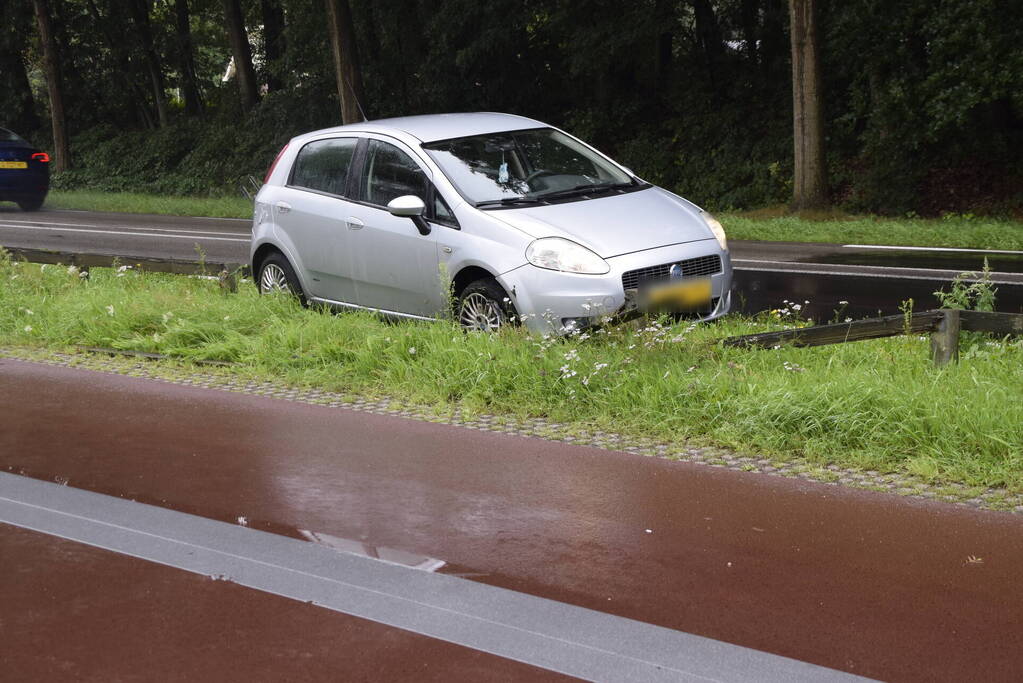 Eenzijdige aanrijding tegen wegafscheiding
