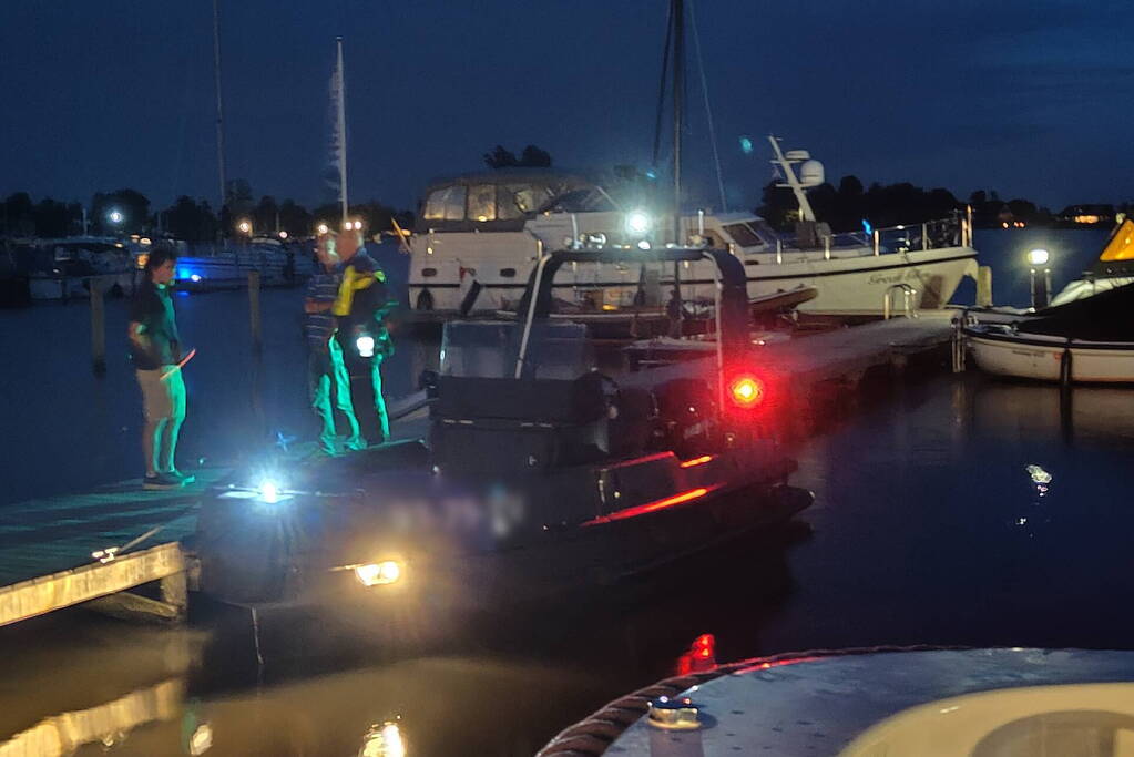 Boot mogelijk omgeslagen op water