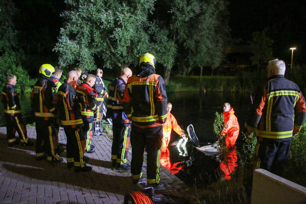 Zoektocht naar mogelijk te water geraakte scooterrijder
