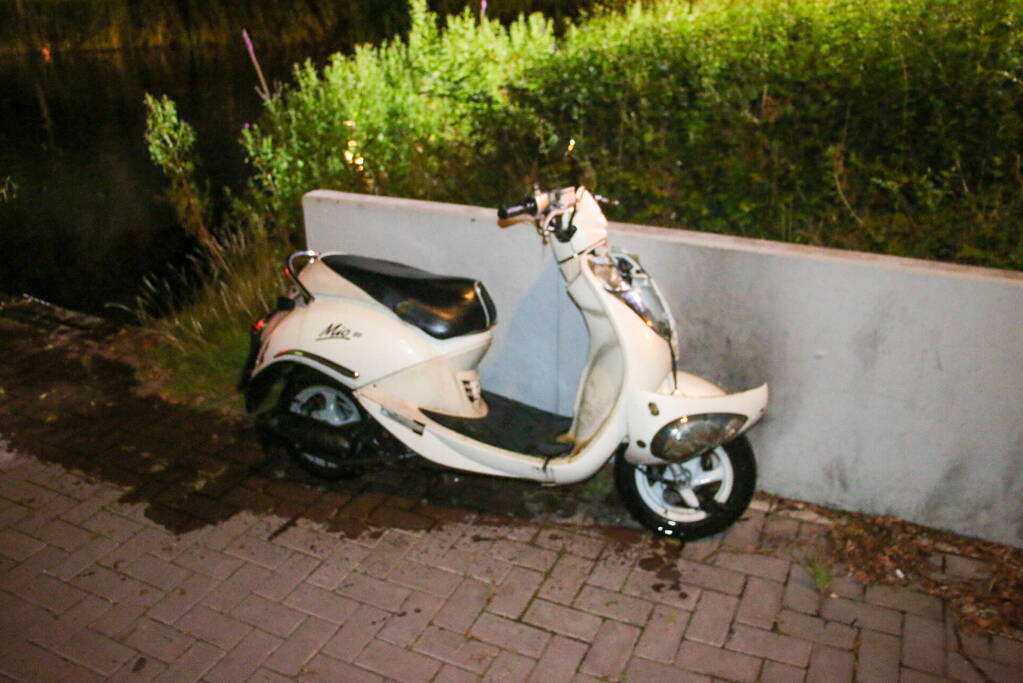 Zoektocht naar mogelijk te water geraakte scooterrijder