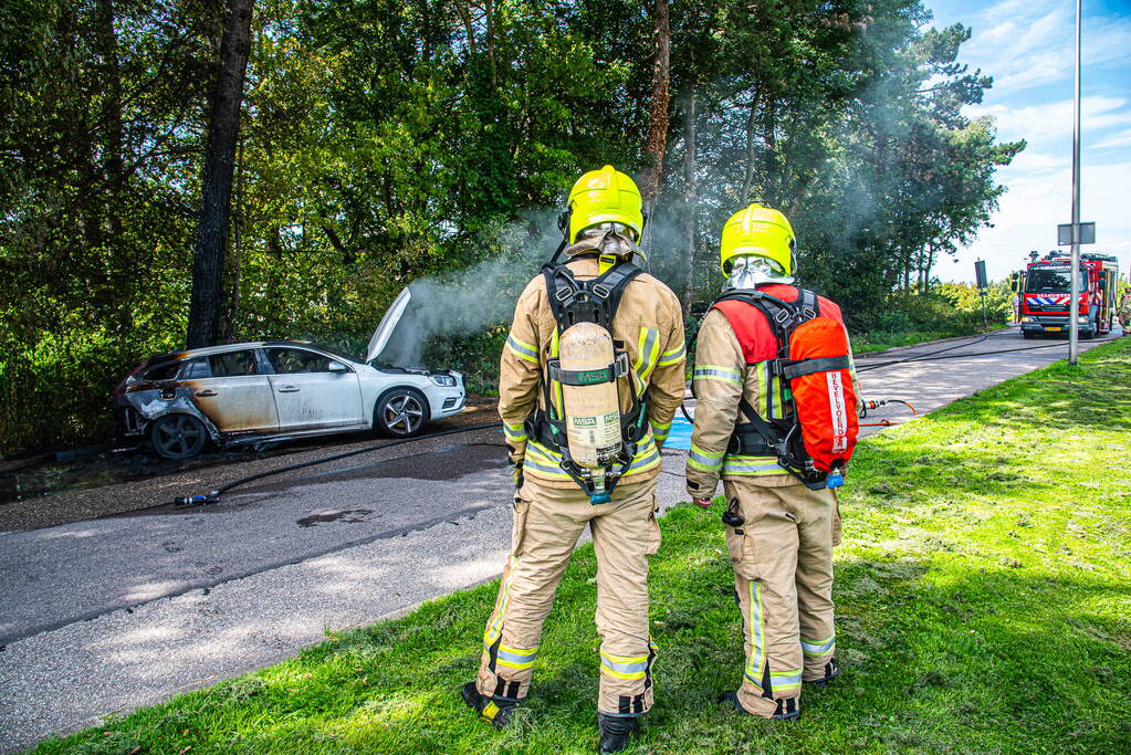 Auto rijdend in brand gevlogen