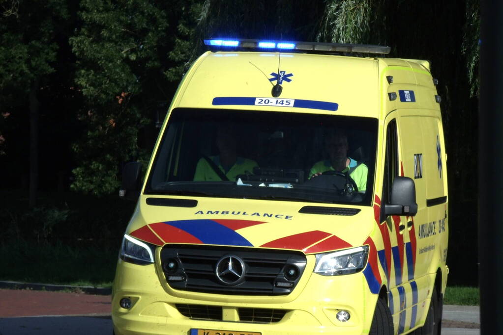 Wielrenner gewond bij botsing tegen auto