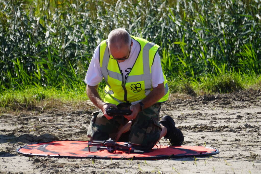 Grote zoekactie na aantreffen step bij pont over water