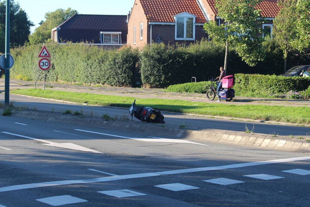Scooterrijder ernstig gewond na frontale aanrijding