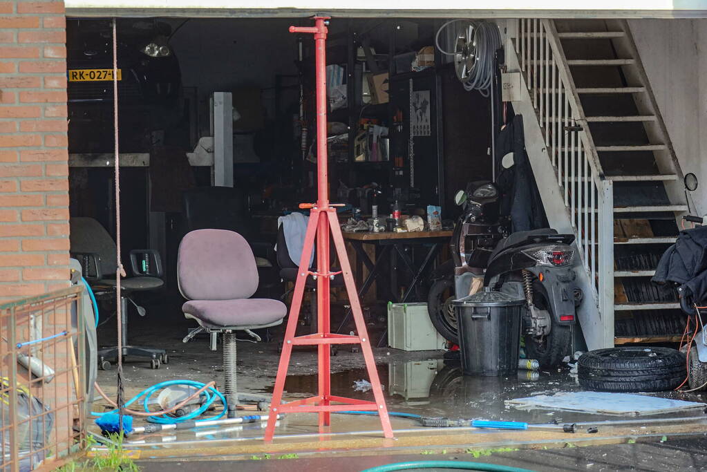 Brandweer voorkomt flinke brand in garagebedrijf