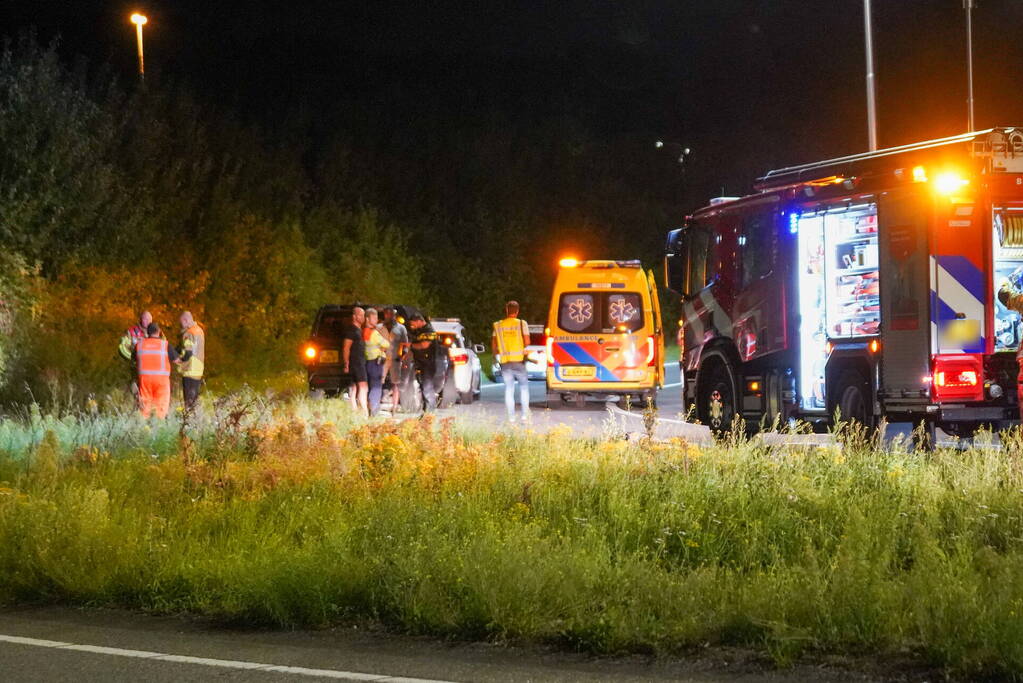 Automobilist vlucht na botsing op oprit