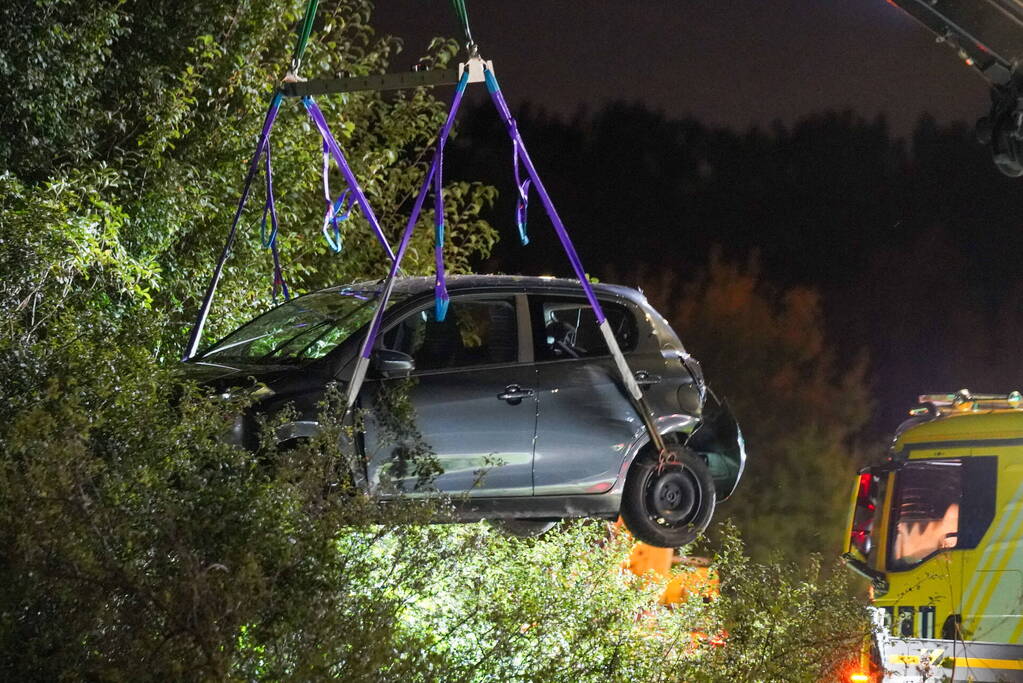 Automobilist vlucht na botsing op oprit
