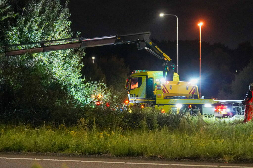 Automobilist vlucht na botsing op oprit