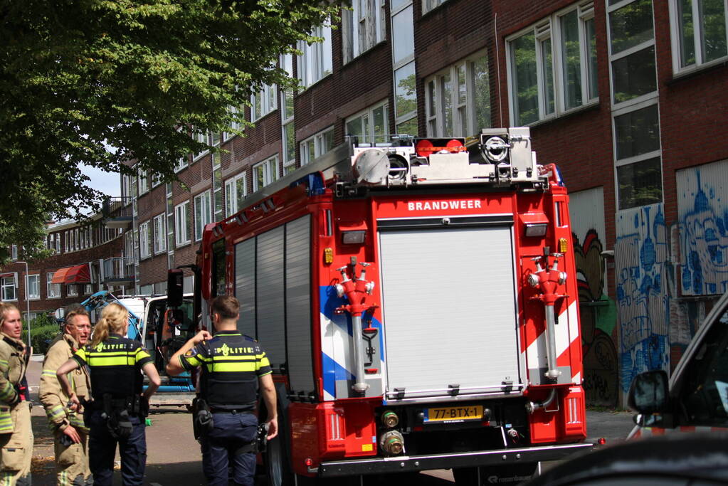 Brandweer doet onderzoek naar gaslucht
