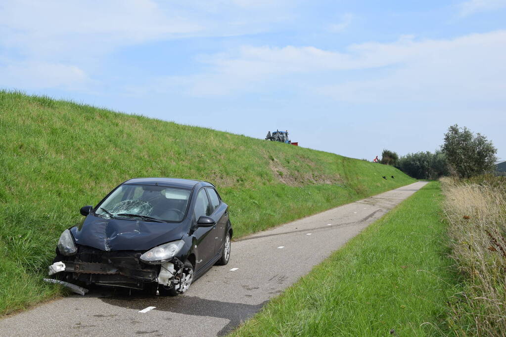 Automobilist raakt met hoge snelheid uit de bocht