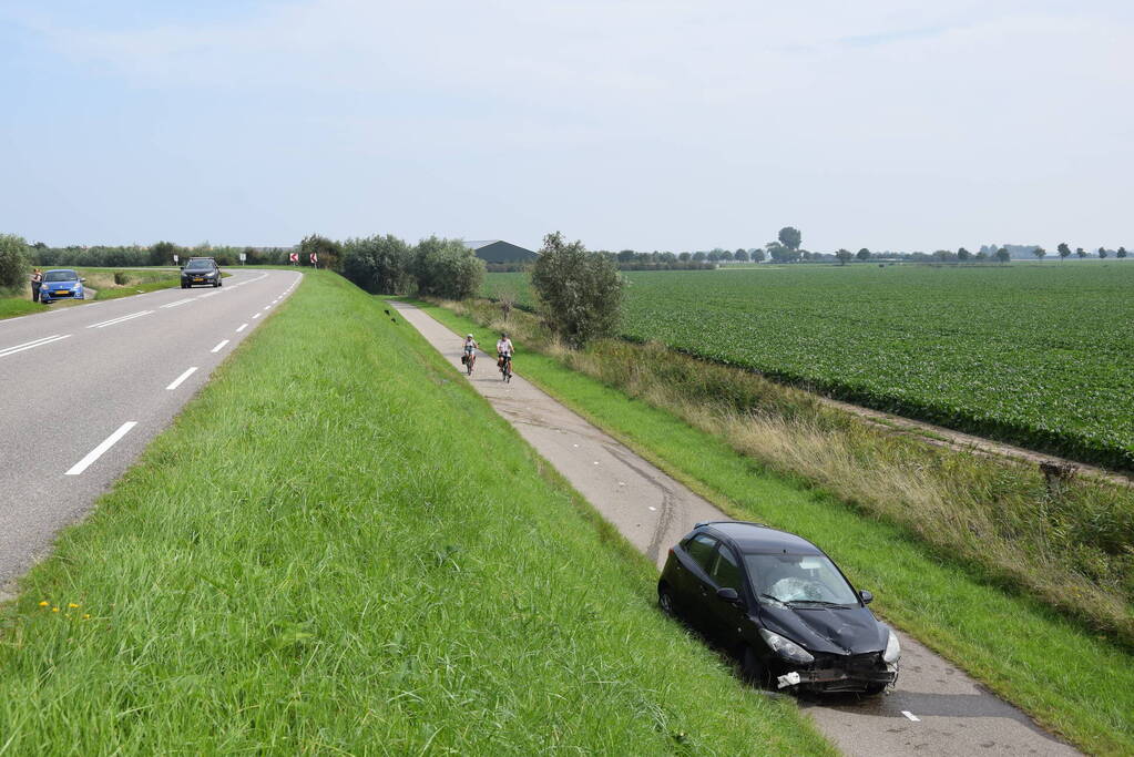 Automobilist raakt met hoge snelheid uit de bocht