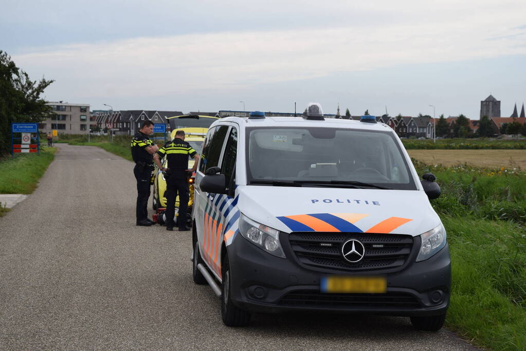 Vrouw belandt in sloot met rolstoel
