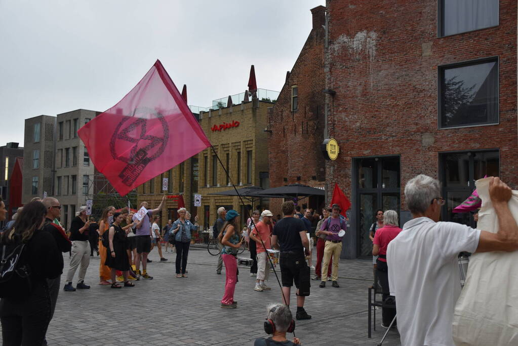 Extinction rebellion demonstreert tegen gaswinning