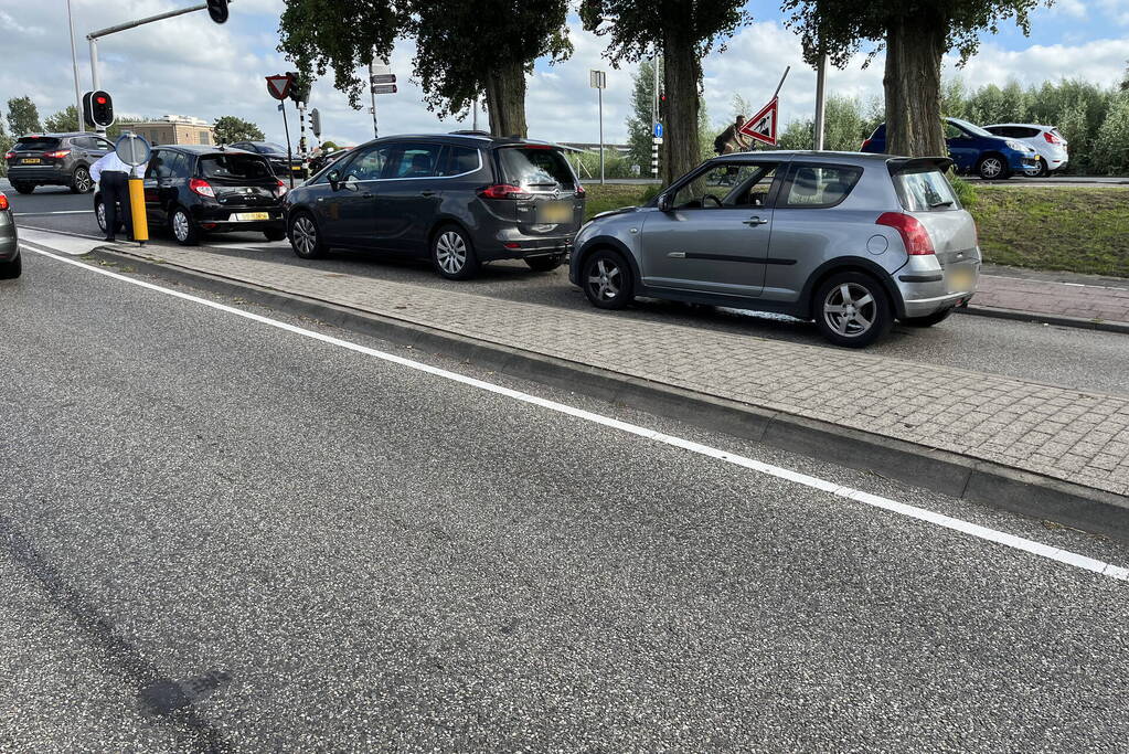 Bestuurder loopt weg na kettingbotsing