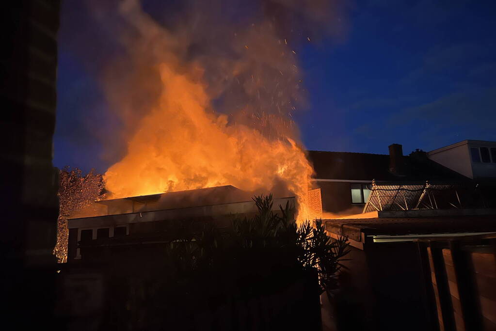 Uitslaande brand in een garage