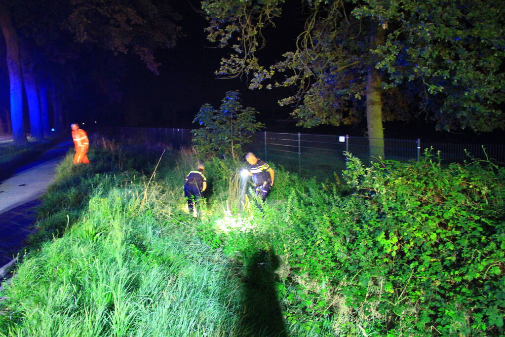 Twee gewonden bij frontale botsing met boom