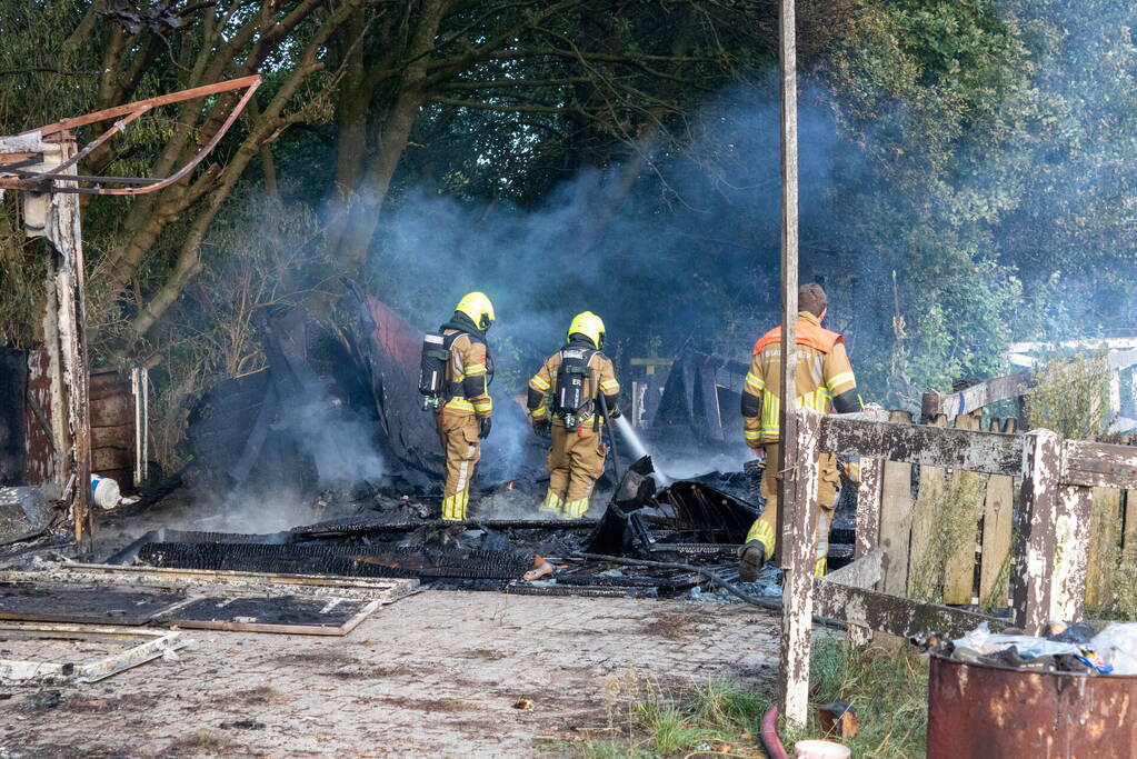 Schuur van boerderij volledig uitgebrand