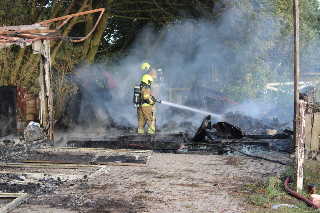 Schuur van boerderij volledig uitgebrand
