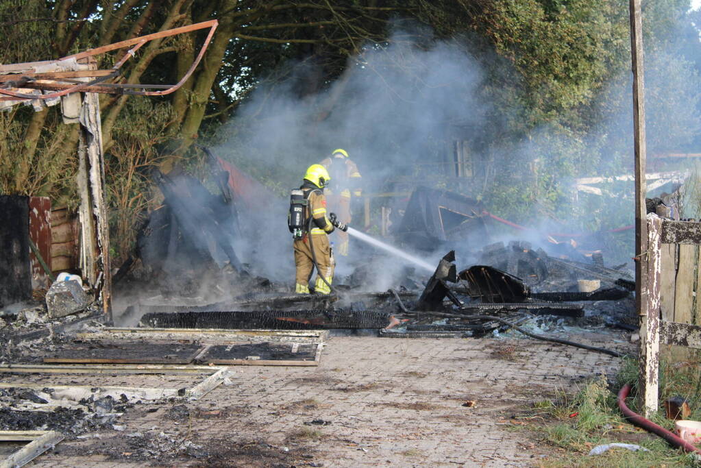 Schuur van boerderij volledig uitgebrand
