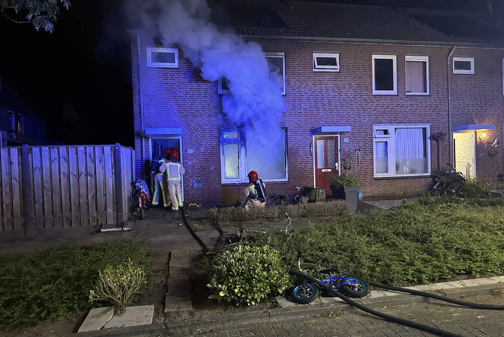 Veel rookontwikkeling bij uitslaande woningbrand