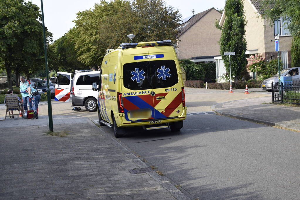 Veel schade bij ongeval tussen bestelbus en scooter