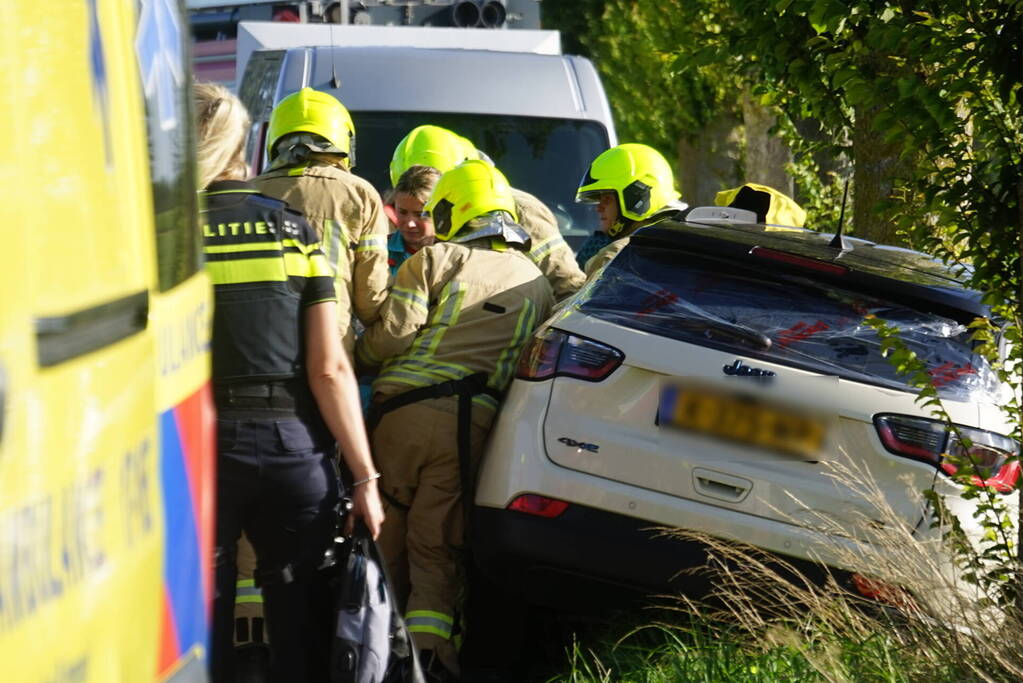 Bestuurder onder invloed veroorzaakt ernstig ongeval op polderweg