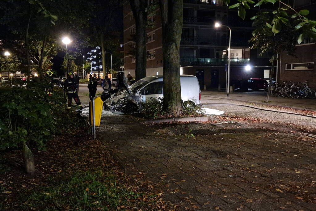 Brand in bestelbus snel geblust