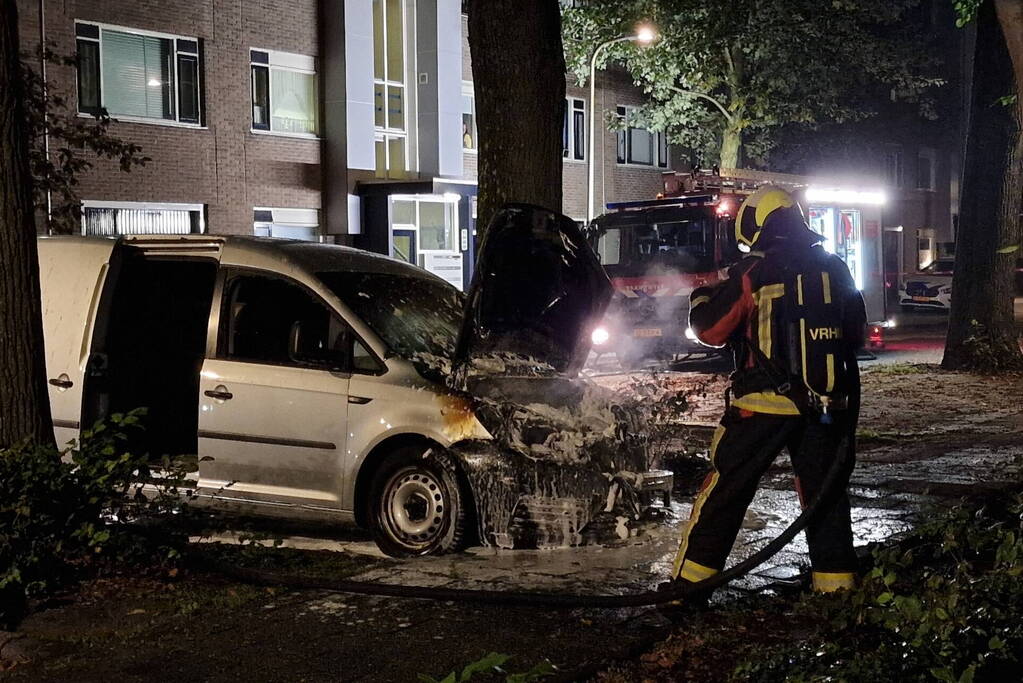 Brand in bestelbus snel geblust