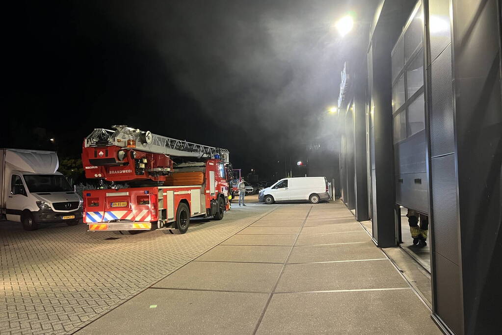 Flinke rookontwikkeling in garagebedrijf