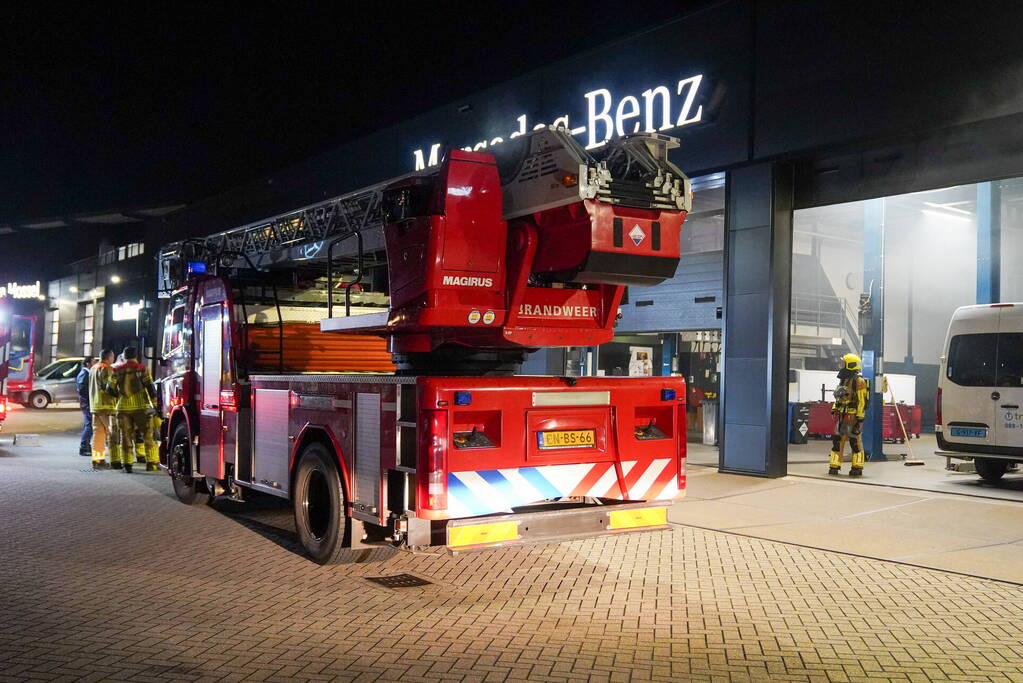 Flinke rookontwikkeling in garagebedrijf