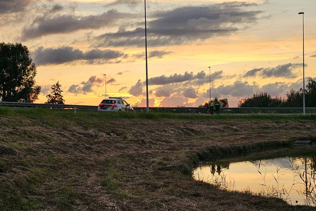 Motorrijder gaat onderuit op snelweg