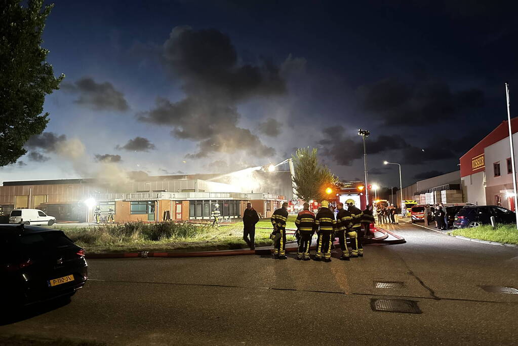 Grote brand in bedrijfspand