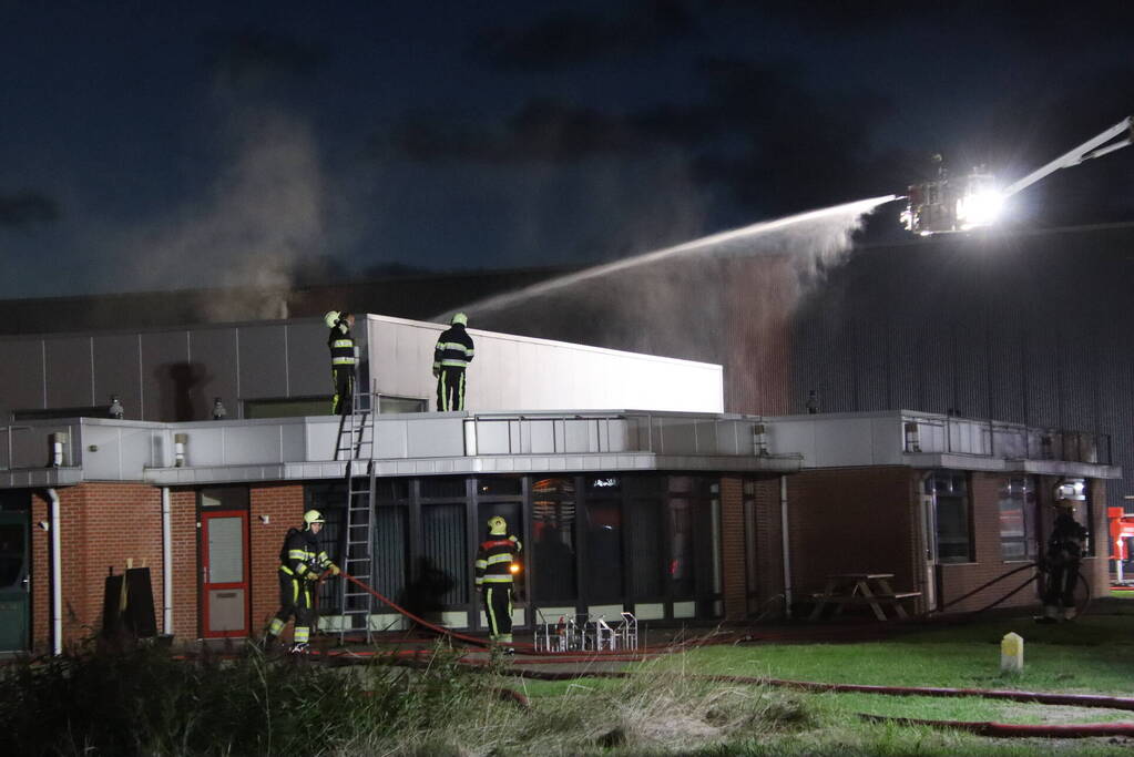 Grote brand in bedrijfspand