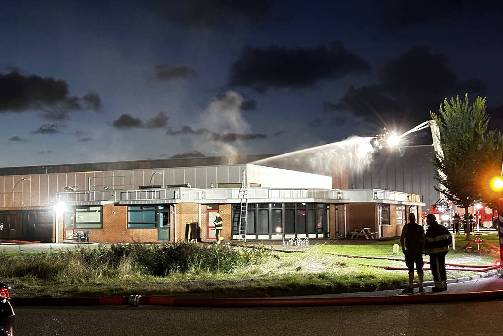 Grote brand in bedrijfspand