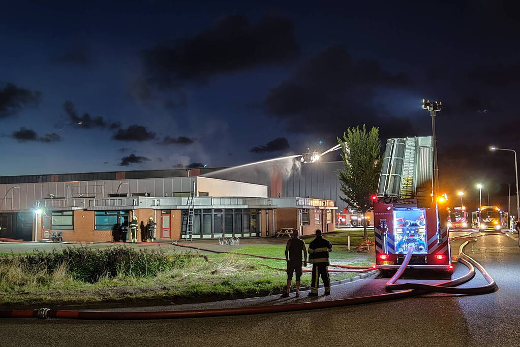 Grote brand in bedrijfspand