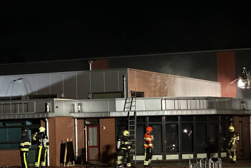 Grote brand in bedrijfspand