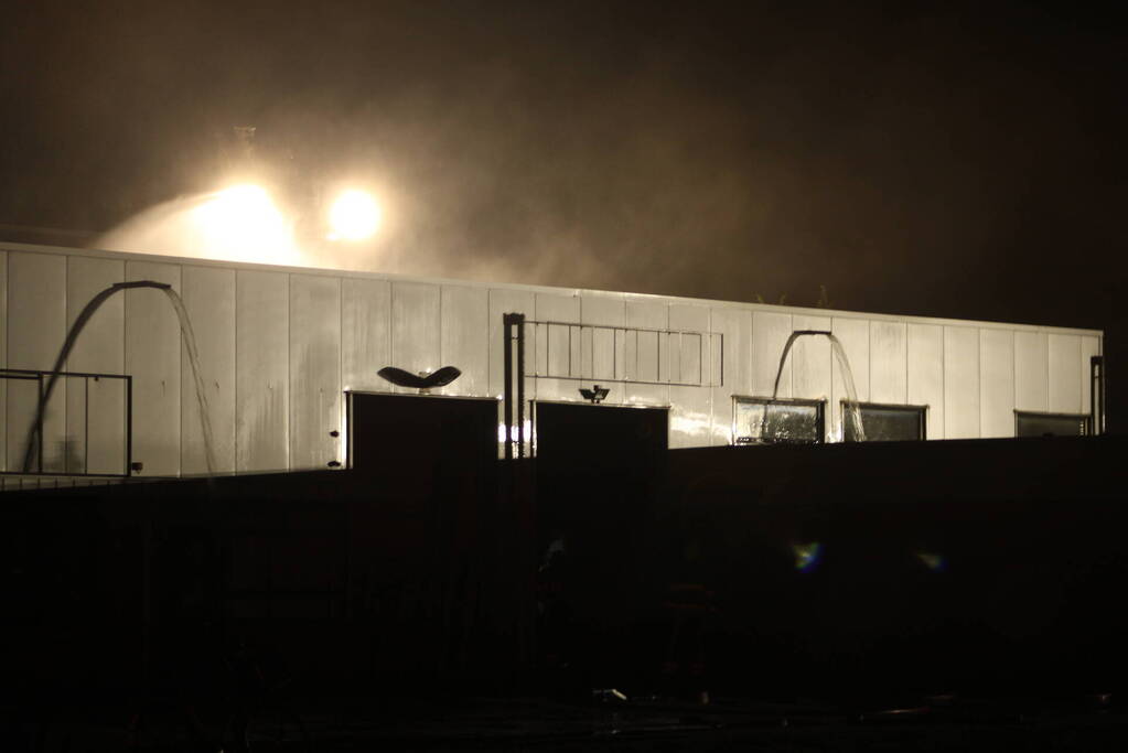 Grote brand in bedrijfspand