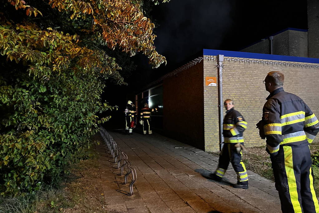 Deur in brand van oude gymzaal