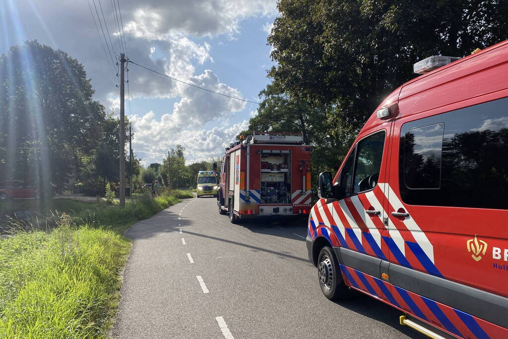 Voertuig belandt op zijn kop in een sloot