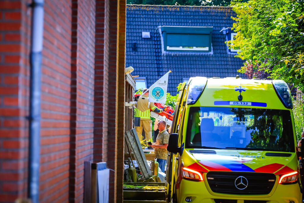 Persoon gewond na val van dak