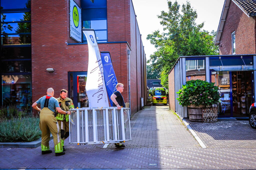 Persoon gewond na val van dak