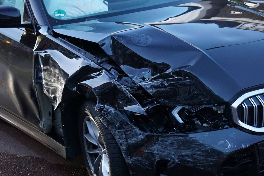 Gewonde bij ongeval tussen twee voertuigen