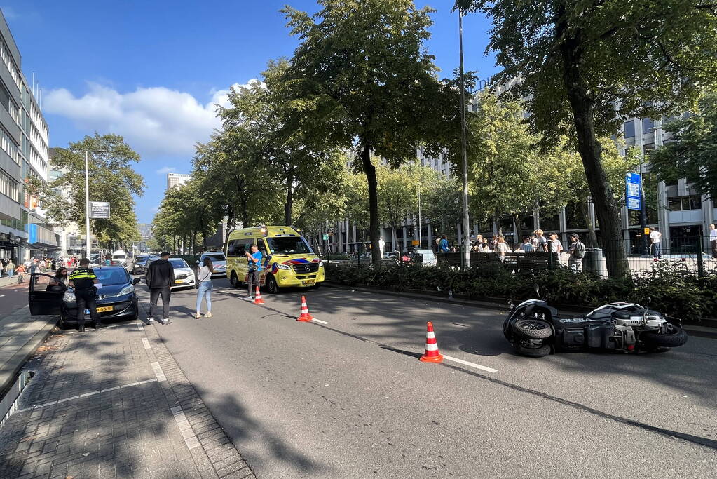 Motor aangereden door personenauto