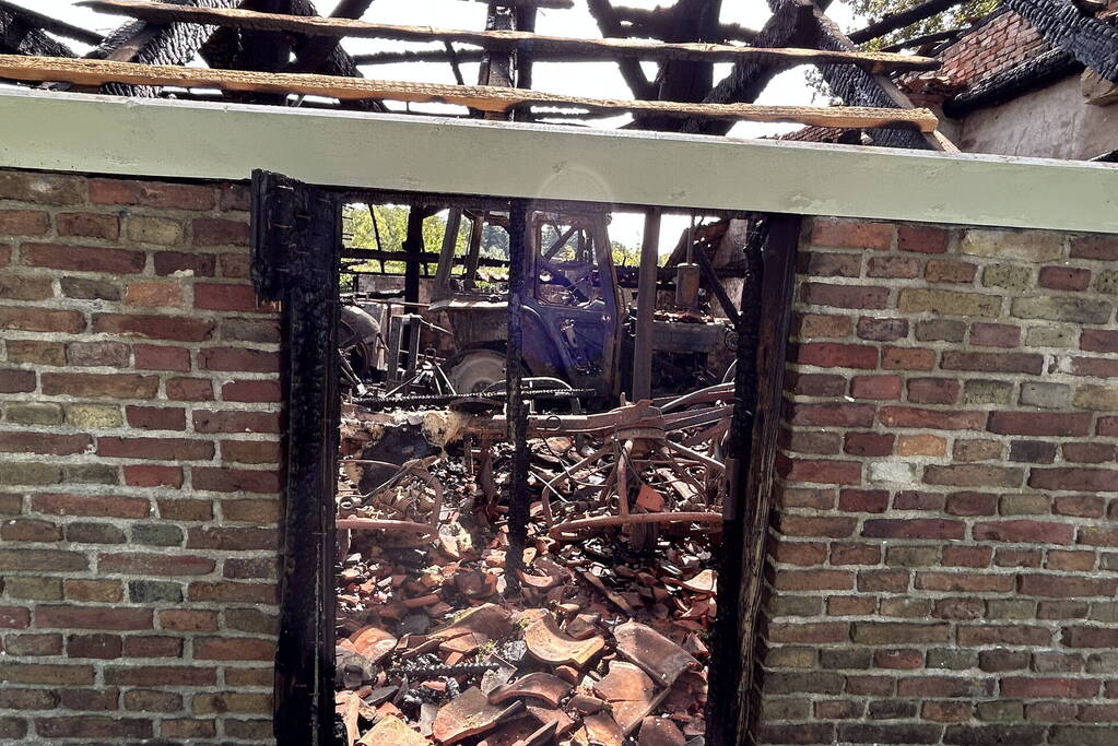 Schuur verwoest door brand