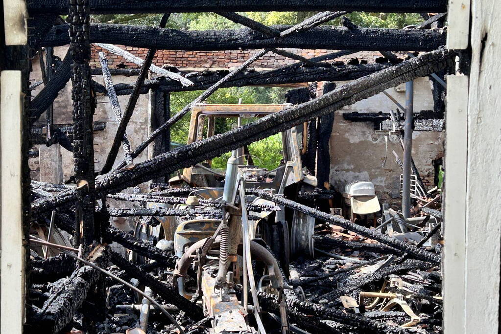 Schuur verwoest door brand