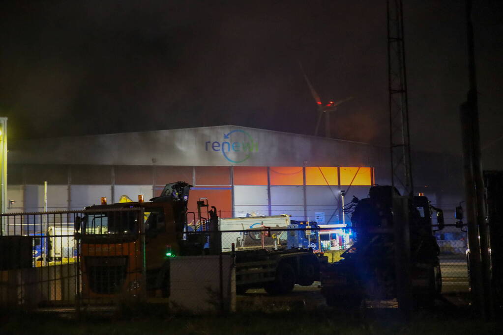 Grote brand bij afvalverwerkingsbedrijf
