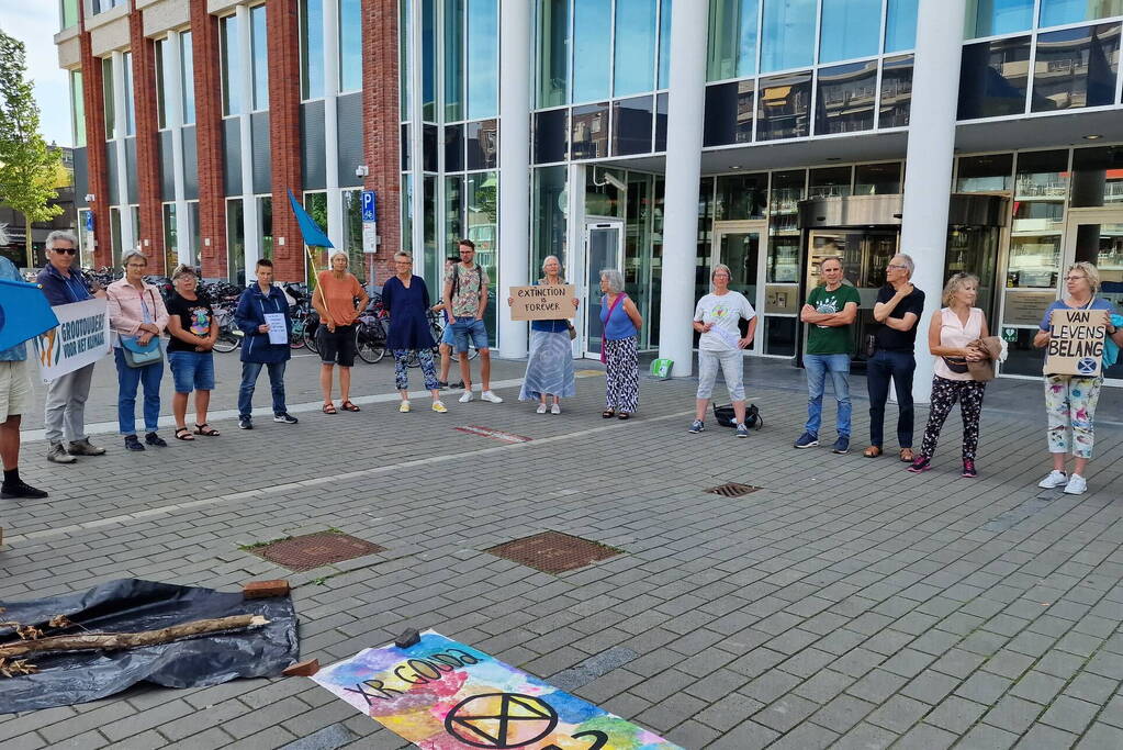 Demonstratie Extinction Rebellion voor het gemeentehuis
